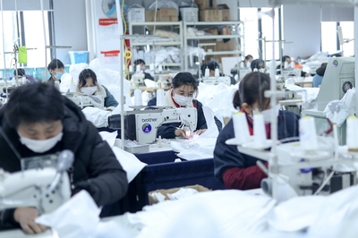 防護服緊缺?這家企業(yè)僅用了5天時間轉(zhuǎn)產(chǎn)防護服,日產(chǎn)量已達9000件