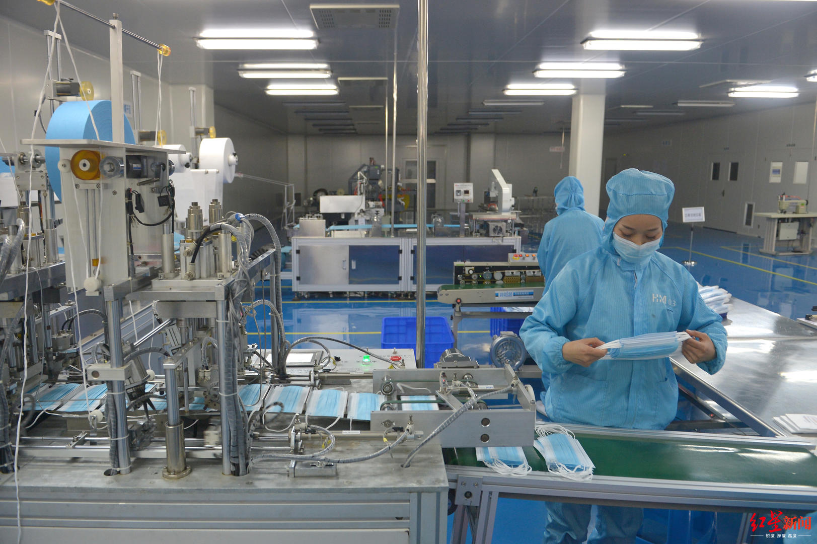 大年三十 這群最可愛(ài)的人還堅(jiān)守一線生產(chǎn)口罩(圖)